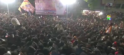 கரூரில் விஜய் கூட்ட நெரிசலில் சிக்கி ஏராளமானோர் பலி 