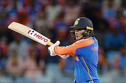 டி20 உலகக் கோப்பை அறிமுகப் போட்டியில் அபிஷேக் சர்மா கோல்டன் டக்!