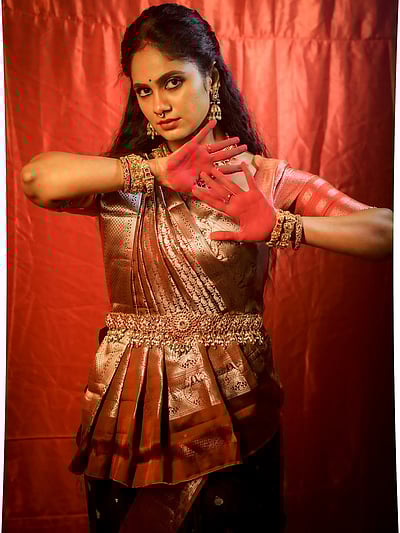 நவராத்திரி கோலம்... தேஜஸ்வினி! 