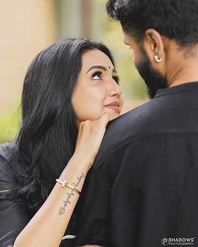 அழகிய தீண்டல்... பாவனி! 