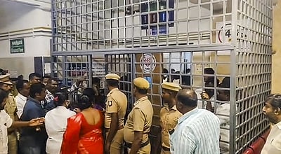 கரூர் பலி: பாதிக்கப்பட்டோருக்கு உதவ கட்டுப்பாட்டு மையம் - ஆட்சியர்