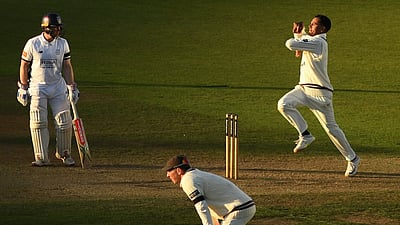 166 ஆண்டுகால சாதனையை முறியடித்த ராகுல் சஹார்! அறிமுகப் போட்டியில் 8 விக்கெட்டுகள்!