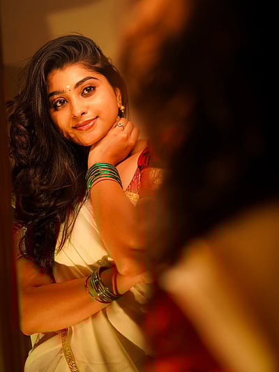 கண்ணாடிப் பூவே... ஸ்வேதா டோரத்தி! 