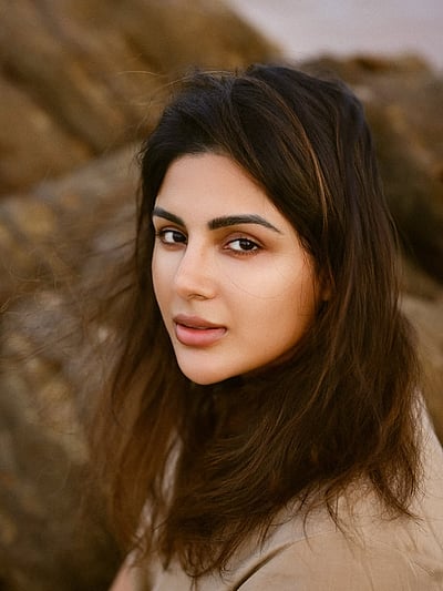 அம்பு விட்ட நிலா... சம்யுக்தா மேனன்!