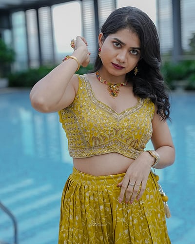 கோலிக்குண்டு கண்ணு, கோவப்பழ உதடு... அனார்கலி!