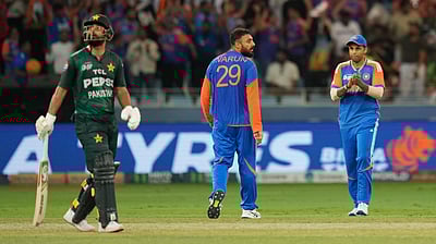 இறுதிப்போட்டி: பந்துவீச்சில் அசத்திய இந்தியா; 146 ரன்களுக்கு ஆட்டமிழந்த பாகிஸ்தான்!