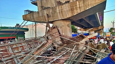 பிகாரில் முதல்வரின்  சொந்த மாவட்டத்தில் பாலம் இடிந்து விழுந்ததில் 6 பேர் காயம்  