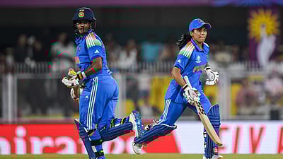 முதல் போட்டியிலேயே வரலாறு படைத்த இந்திய மகளிரணி; இலங்கைக்கு 271 ரன்கள் இலக்கு!