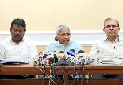 தவெகவின் புகாரை மறுக்கும் அரசு: கரூரில் நடந்தது என்ன? - அதிகாரிகள் விளக்கம்  