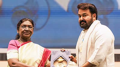 நடிகர் மோகன் லாலுக்கு பிரமாண்ட பாராட்டு விழா! கேரள அரசு அறிவிப்பு! 