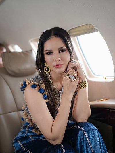 மாலை நேரத்து மயக்கம்... சன்னி லியோன்!