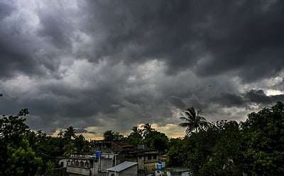 பருவமழைக்கு முன் கால்வாய்களை தூா்வார நடவடிக்கை