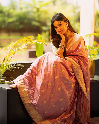 கொஞ்சும் எழிலிசையே.. அனு! 