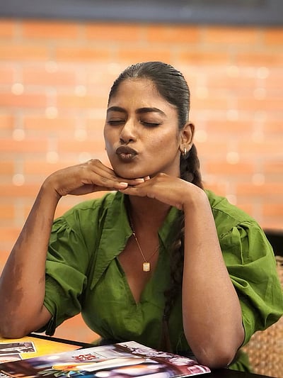 பிளாக் இன் க்ரீன்! வினுஷா தேவி!