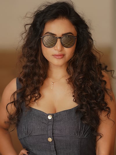 வைல்டு ஃபயர்... ஜனனி!