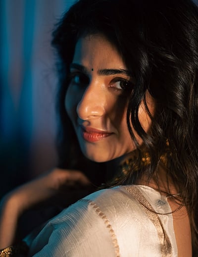 அழகிய கண்ணே... ஐஸ்வர்யா மேனன்!