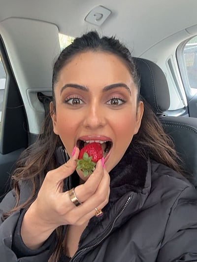 ஸ்ட்ராபெர்ரி சிவப்பு... ரகுல்!