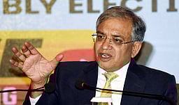 தலைமைத் தோ்தல் ஆணையருக்கு எதிராக மக்களவையில் எதிா்க்கட்சிகள் அமளி!