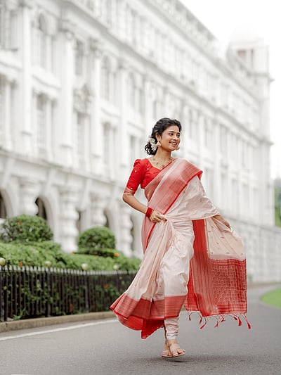 சின்னஞ்சிறு அலை... ஜனனி குணசீலன்!