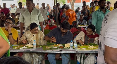 சொந்த ஊரில் கிடா வெட்டி விருந்தளிந்த தனுஷ்!