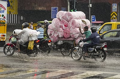 காலையில் வெய்யில்... பிற்பகல் பரவலாக மழை! 