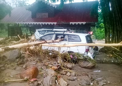 டார்ஜிலிங்கில் கனமழையால் நிலச்சரிவு - புகைப்படங்கள்