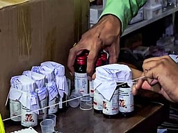 இரண்டு இருமல் மருந்துகளுக்குத் தடை