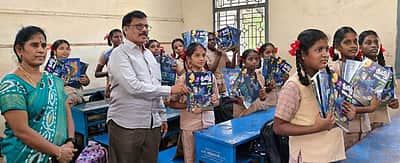 விடுமுறைக்குப் பிறகு பள்ளிகள் திறப்பு: இரண்டாம் பருவ பாடநூல்கள் விநியோகம்