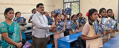 விடுமுறைக்குப் பிறகு பள்ளிகள் திறப்பு: இரண்டாம் பருவ பாடநூல்கள் விநியோகம்