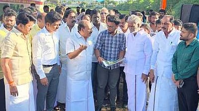 புத்தேரியைத் தூா்வாரும் பணி: அமைச்சா்கள் தொடங்கி வைத்தனா்