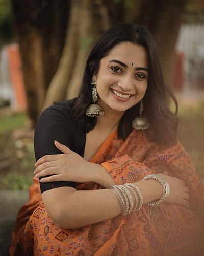 மந்திரப் புன்னகை... நமீதா பிரமோத்!