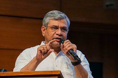 டீப்ஃபேக் பிரச்னைக்கு விரைவில் கட்டுப்பாட்டு விதிமுறைகள்: 
அஸ்வினி வைஷ்ணவ்