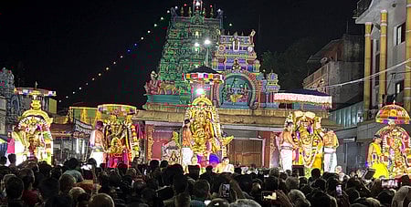 கூடலழகா் பெருமாள் கோயில் கருட சேவை