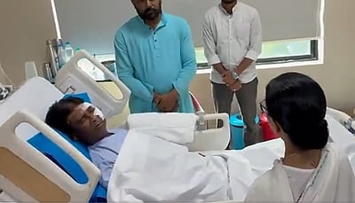 மேற்கு வங்கத்தில் கொடூர தாக்குதல்- பாஜக எம்.பி.யிடம் ஆளுநா், முதல்வா் நேரில் நலம் விசாரிப்பு 