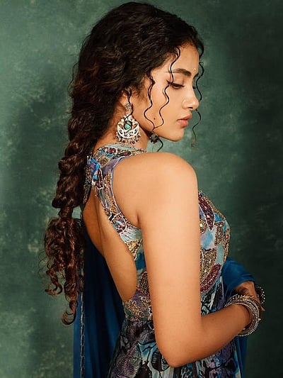 மல்லிகை மொட்டு... அனுபமா பரமேஸ்வரன்!