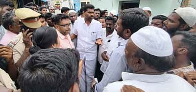 அதிகரிக்கும் நாய் தொல்லை! தெருவில் விளையாடிய 4 வயது சிறுவனை கடித்துக் குதறிய நாய்கள்!