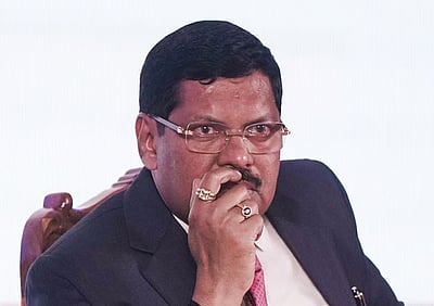 நீதிபதியை தாக்குவதா?வழக்குரைஞர் மீது கடும் நடவடிக்கை எடுக்க கார்கே வலியுறுத்தல்!