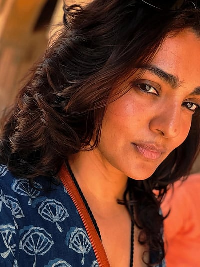 பாடலும் சூரியனும்... பார்வதி!