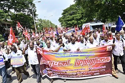 தலைமைச் செயலக முற்றுகை போராட்டம்: போக்குவரத்து ஊழியா்கள் கைது