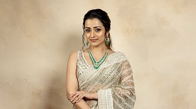 தேனிலவுக்கு ஏற்பாடு செய்துவிட்டு  தெரிவியுங்கள்: திரிஷா 