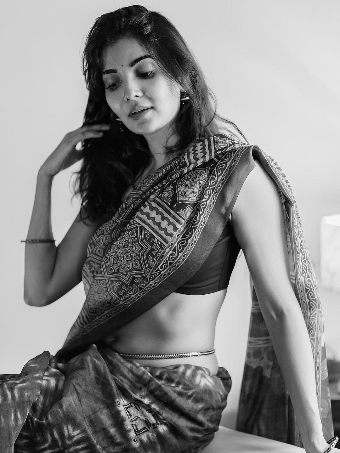 இரு - இருக்க முயலாதே... மாதுரி ஜெயின்!