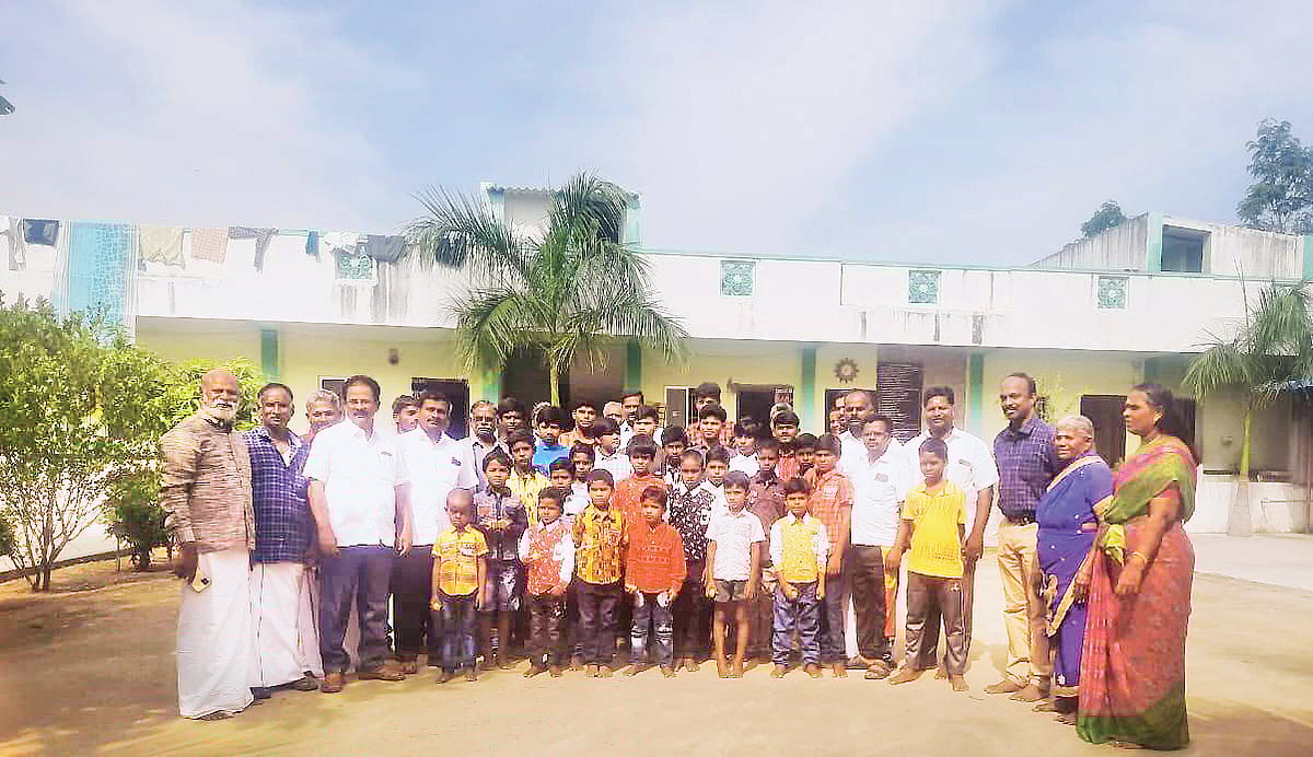 ஆயிரம் குழந்தைகளின் பெற்றோர்!