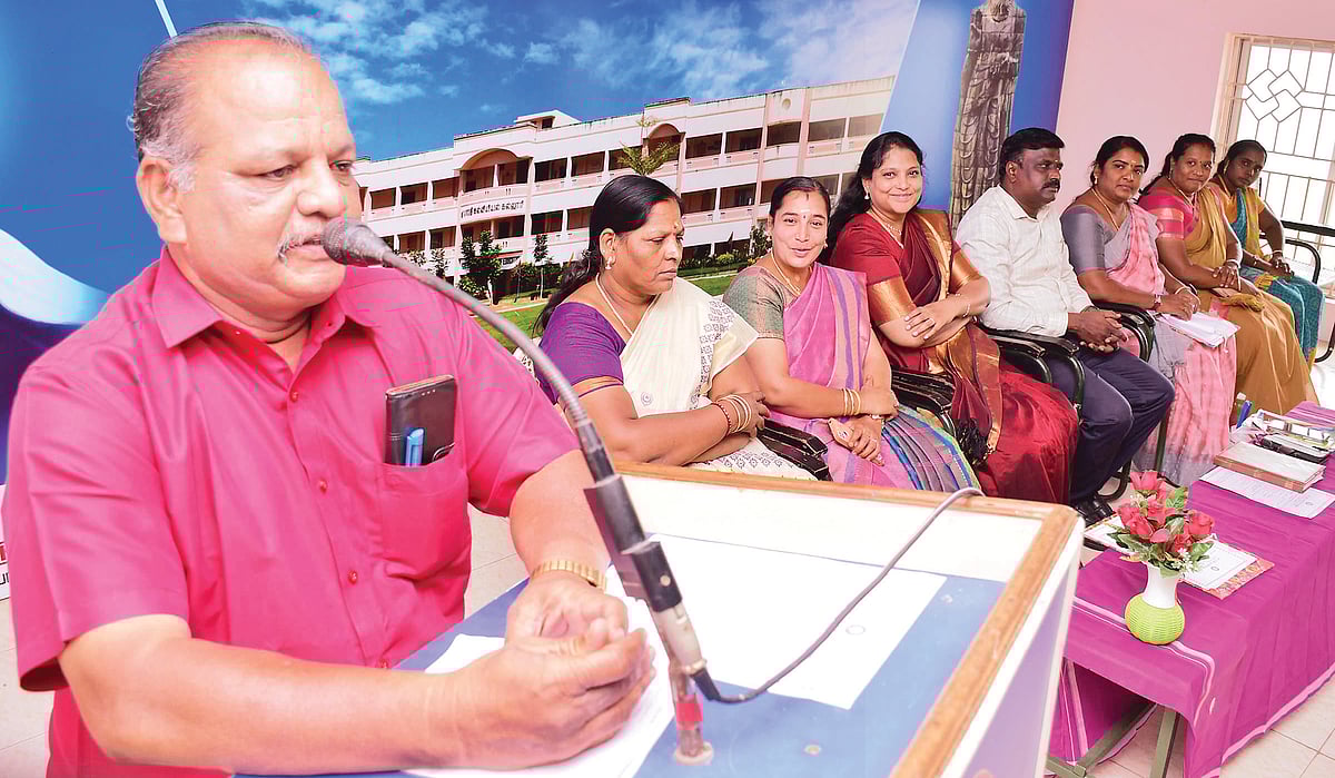 இலக்கியமும் சமூக சேவையும்!