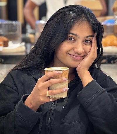 கோப்பையிலே என் குடியிருப்பு... செளந்தர்யா ரெட்டி! 