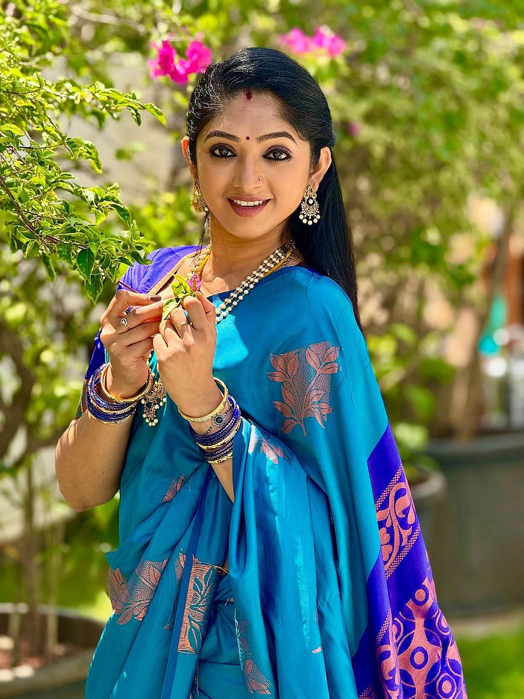 பூ, புதிதாய் பூத்திருக்கு... ஸ்வாதி சர்மா! 