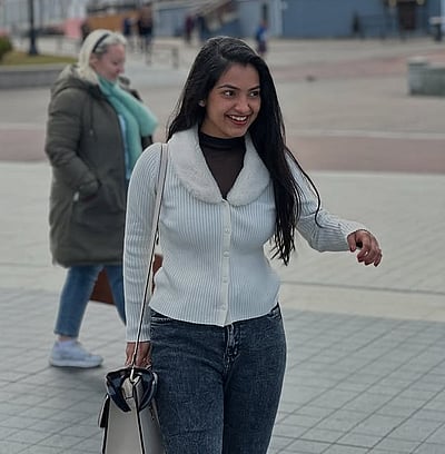 பெலாரஸ் பறவை... ஸ்ரவந்திகா! 