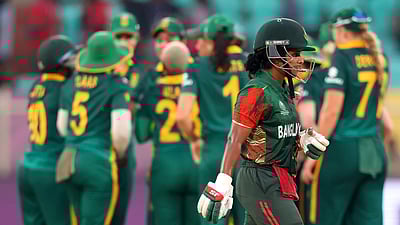 உலகக் கோப்பை: இருவர் அரைசதம்; தென்னாப்பிரிக்காவுக்கு 233 ரன்கள் இலக்கு!