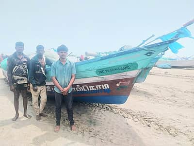 நாகை மீனவர்கள் 19 பேர் மீது  தாக்குதல்!