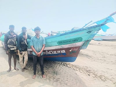 நாகை மீனவர்கள் 19 பேர் மீது  தாக்குதல்!