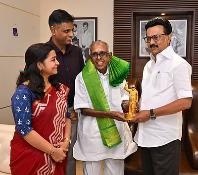 நூற்றாண்டு காணும் தியாகி
லட்சுமிகாந்தன் பாரதிக்கு முதல்வா் வாழ்த்து